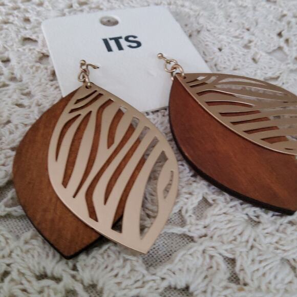 Boho Chic Wood Filigree Layered Leaf Dangle Earrings - Picture 4 of 6